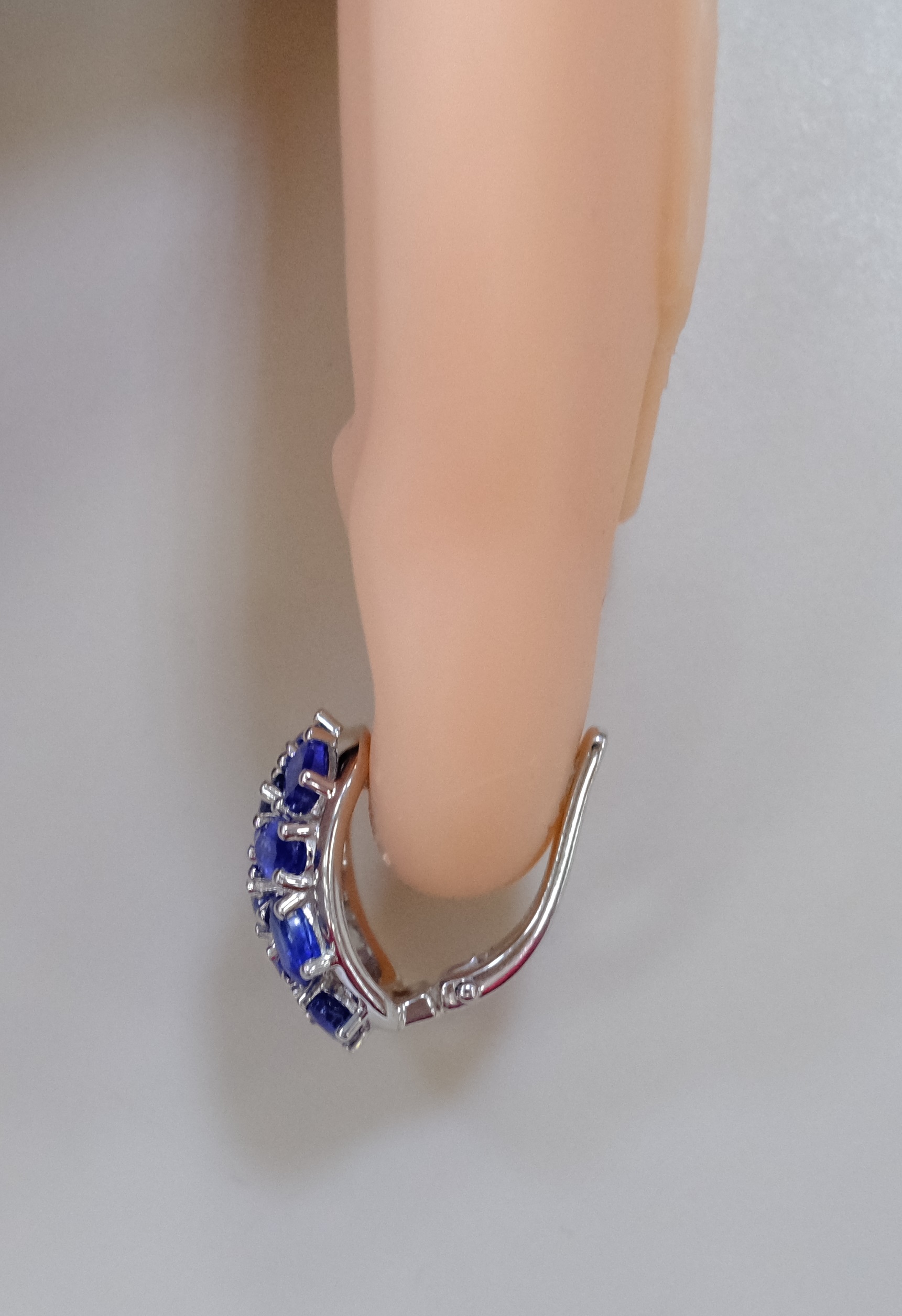 Серебряные серьги с сапфирами